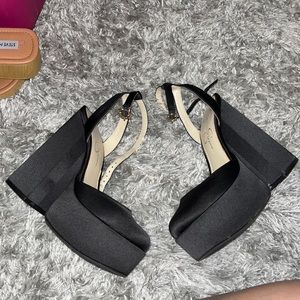 Jessica Simpson skilla platform heel